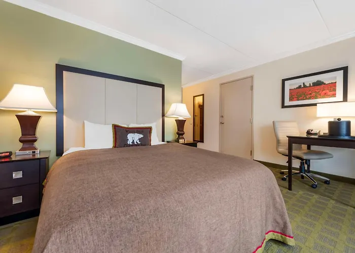 Best Western Plus White Bear Country Inn